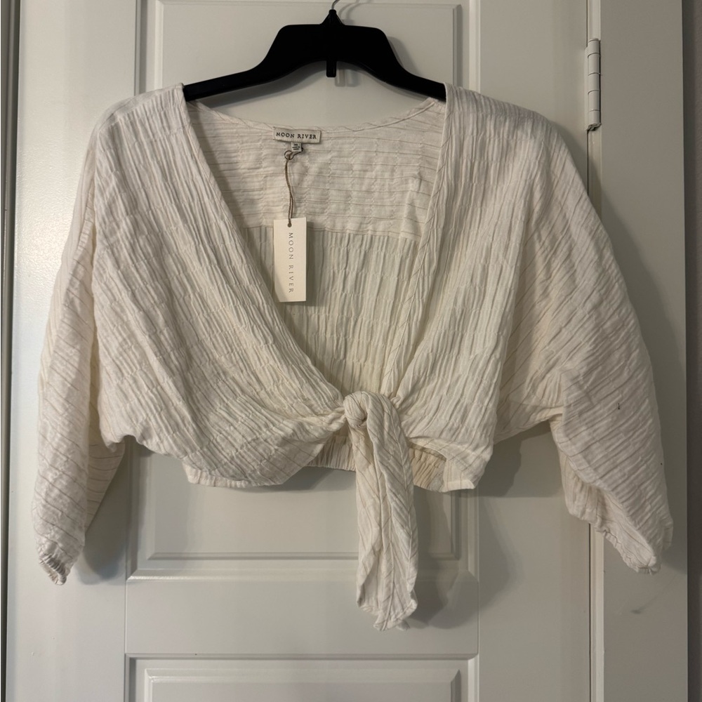 Moon River White Textured Tie-Front Crop Top size m